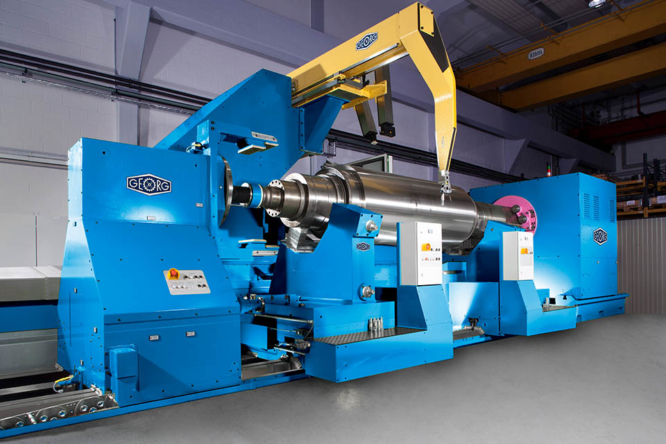 First roll grinding machine for aluminum rolling mills using CBN technology